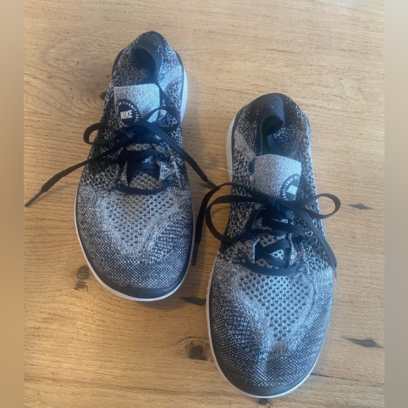 Nike Free RN Flyknit 2018 Athletic Geometric Sneaker Women’s Black White 9 Prelo - Picture 1 of 8